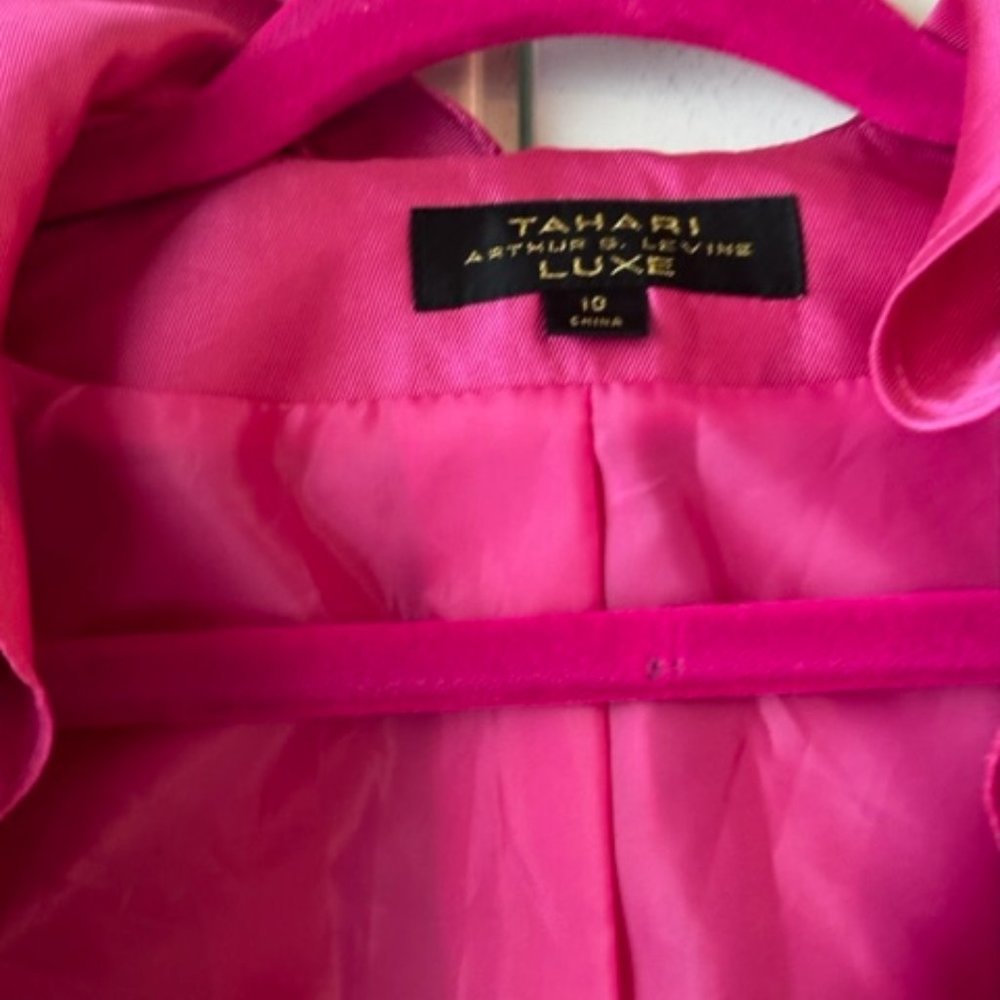 Tahari Luxe ladies skirt suit, pink, never worn, size 10
